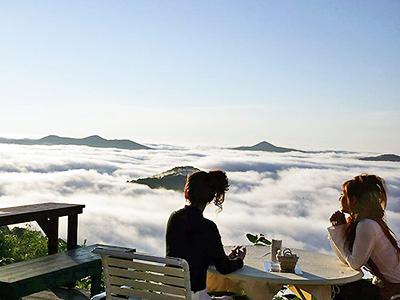 Tertarik Makan di Unkai Terrace, Restoran di Atas Awan?